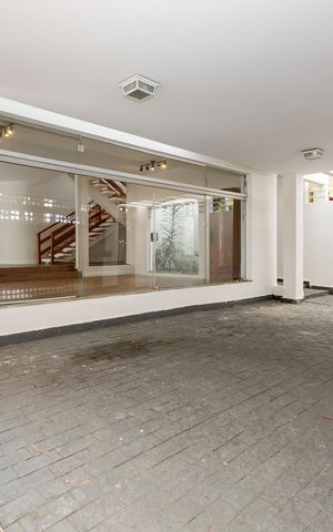 Casa à venda com 252m², 4 quartos e 2 vagas Casa à venda com 252m², 4 quartos e 2 vagasGaragem