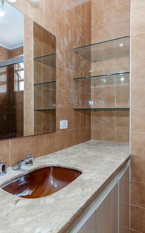 Casa à venda com 252m², 4 quartos e 2 vagas Casa à venda com 252m², 4 quartos e 2 vagasBanheiro