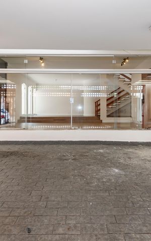 Casa à venda com 252m², 4 quartos e 2 vagas Casa à venda com 252m², 4 quartos e 2 vagasGaragem