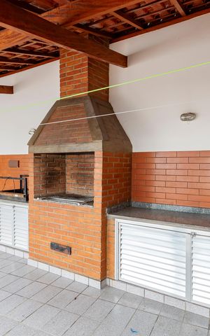 Casa à venda com 252m², 4 quartos e 2 vagas Casa à venda com 252m², 4 quartos e 2 vagasQuintal