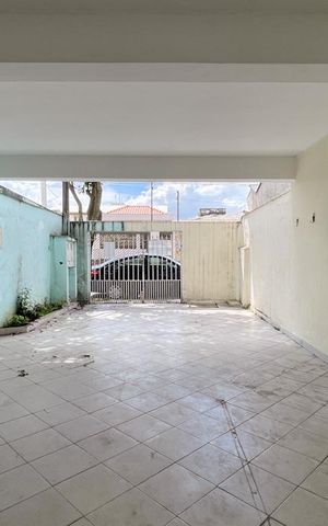 Casa à venda com 200m², 3 quartos e 4 vagas Casa à venda com 200m², 3 quartos e 4 vagasGaragem