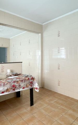 Casa à venda com 200m², 3 quartos e 4 vagas Casa à venda com 200m², 3 quartos e 4 vagasCopa