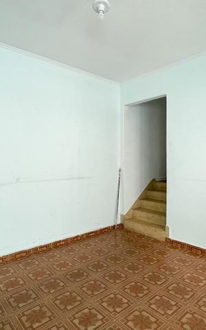 Casa à venda com 200m², 3 quartos e 4 vagas Casa à venda com 200m², 3 quartos e 4 vagasSala