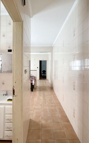 Casa à venda com 200m², 3 quartos e 4 vagas Casa à venda com 200m², 3 quartos e 4 vagasCorredor