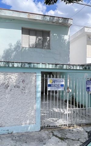 Casa à venda com 200m², 3 quartos e 4 vagas Casa à venda com 200m², 3 quartos e 4 vagasFachada