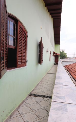 Casa para alugar com 180m², 3 quartos e 8 vagasCorredor Externo