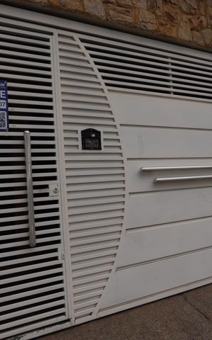 Casa para alugar com 180m², 3 quartos e 8 vagasFachada e Placa
