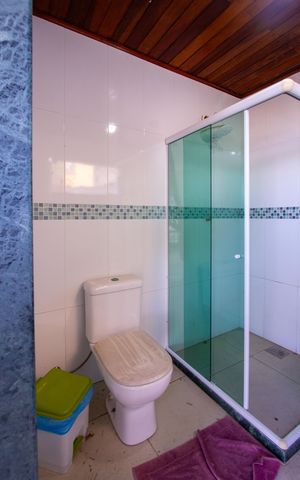 Casa à venda com 500m², 6 quartos e 4 vagas Casa à venda com 500m², 6 quartos e 4 vagasBanheiro externo 1