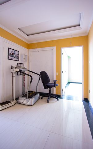 Casa à venda com 500m², 6 quartos e 4 vagas Casa à venda com 500m², 6 quartos e 4 vagasCorredor