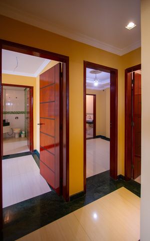 Casa à venda com 500m², 6 quartos e 4 vagas Casa à venda com 500m², 6 quartos e 4 vagasCorredor