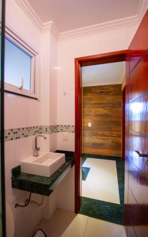 Casa à venda com 500m², 6 quartos e 4 vagas Casa à venda com 500m², 6 quartos e 4 vagasBanheiro Social 2