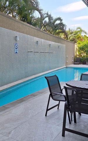Apartamento à venda com 94m², 3 quartos e 2 vagas Apartamento à venda com 94m², 3 quartos e 2 vagasÁrea comum - Piscina