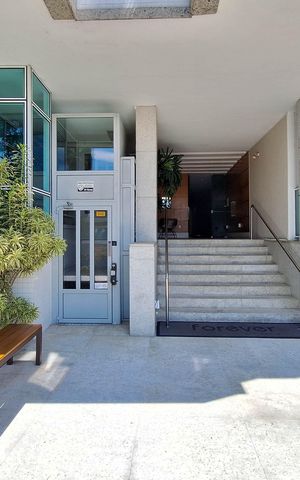 Apartamento à venda com 94m², 3 quartos e 2 vagas Apartamento à venda com 94m², 3 quartos e 2 vagasFachada