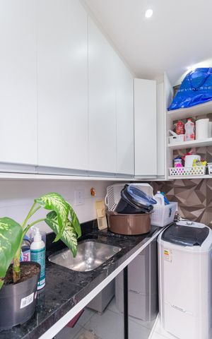 Casa à venda com 300m², 4 quartos e 8 vagas Casa à venda com 300m², 4 quartos e 8 vagasÁrea de serviço
