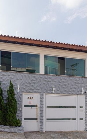 Casa à venda com 300m², 4 quartos e 8 vagas Casa à venda com 300m², 4 quartos e 8 vagasFachada