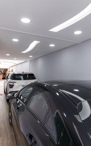 Casa à venda com 300m², 4 quartos e 8 vagas Casa à venda com 300m², 4 quartos e 8 vagasGaragem