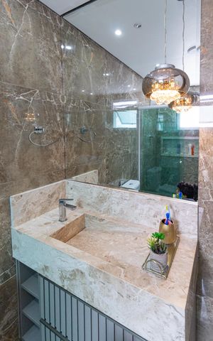 Casa à venda com 300m², 4 quartos e 8 vagas Casa à venda com 300m², 4 quartos e 8 vagasBanheiro 1