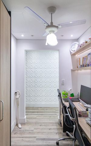Casa à venda com 300m², 4 quartos e 8 vagas Casa à venda com 300m², 4 quartos e 8 vagasEscritório