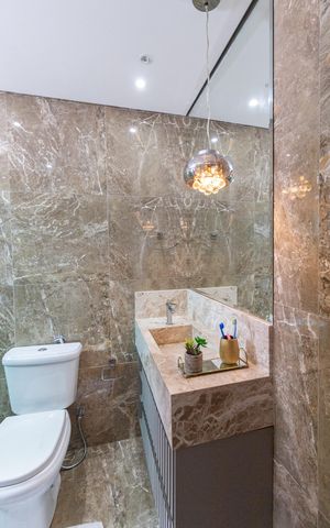 Casa à venda com 300m², 4 quartos e 8 vagas Casa à venda com 300m², 4 quartos e 8 vagas Banheiro 1
