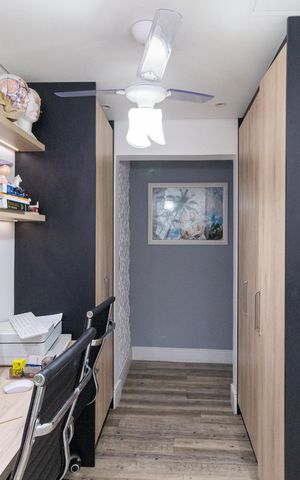 Casa à venda com 300m², 4 quartos e 8 vagas Casa à venda com 300m², 4 quartos e 8 vagasEscritório