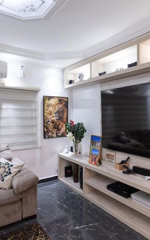 Casa à venda com 300m², 4 quartos e 8 vagas Casa à venda com 300m², 4 quartos e 8 vagasSala