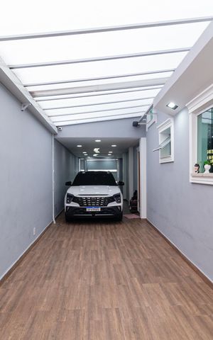 Casa à venda com 300m², 4 quartos e 8 vagas Casa à venda com 300m², 4 quartos e 8 vagasGaragem