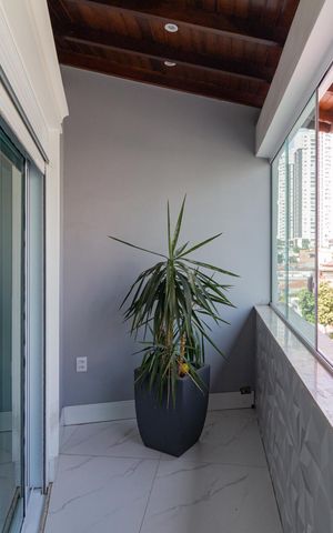Casa à venda com 300m², 4 quartos e 8 vagas Casa à venda com 300m², 4 quartos e 8 vagasSacada