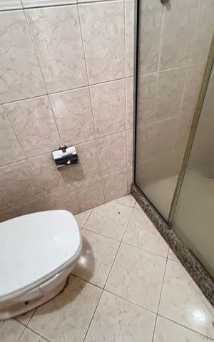 Casa de condomínio à venda com 254m², 4 quartos e 3 vagas Casa de condomínio à venda com 254m², 4 quartos e 3 vagasBanheiro Social