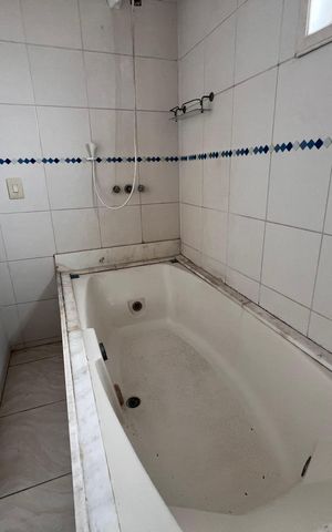 Casa de condomínio à venda com 254m², 4 quartos e 3 vagas Casa de condomínio à venda com 254m², 4 quartos e 3 vagasBanheiro Suite