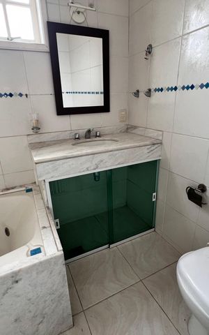 Casa de condomínio à venda com 254m², 4 quartos e 3 vagas Casa de condomínio à venda com 254m², 4 quartos e 3 vagasBanheiro Suite