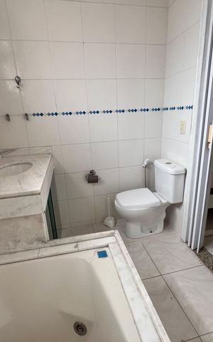 Casa de condomínio à venda com 254m², 4 quartos e 3 vagas Casa de condomínio à venda com 254m², 4 quartos e 3 vagasBanheiro Suite