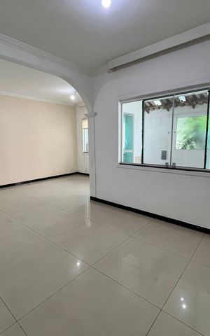 Casa de condomínio à venda com 254m², 4 quartos e 3 vagas Casa de condomínio à venda com 254m², 4 quartos e 3 vagasSala