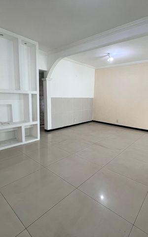 Casa de condomínio à venda com 254m², 4 quartos e 3 vagas Casa de condomínio à venda com 254m², 4 quartos e 3 vagasSala