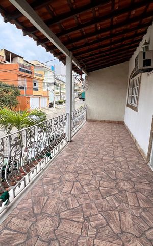 Casa de condomínio à venda com 254m², 4 quartos e 3 vagas Casa de condomínio à venda com 254m², 4 quartos e 3 vagasVaranda