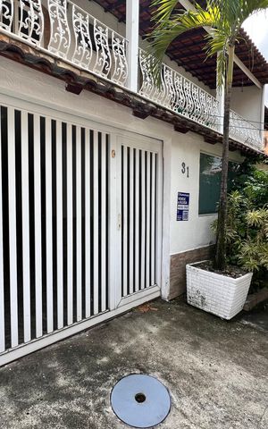 Casa de condomínio à venda com 254m², 4 quartos e 3 vagas Casa de condomínio à venda com 254m², 4 quartos e 3 vagasFachada