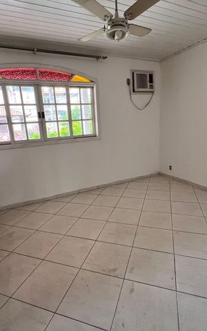 Casa de condomínio à venda com 254m², 4 quartos e 3 vagas Casa de condomínio à venda com 254m², 4 quartos e 3 vagasSuíte