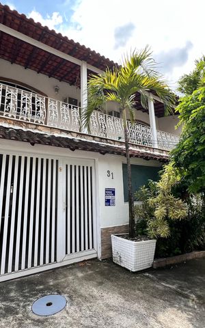 Casa de condomínio à venda com 254m², 4 quartos e 3 vagas Casa de condomínio à venda com 254m², 4 quartos e 3 vagasFachada