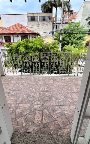 Casa de condomínio à venda com 254m², 4 quartos e 3 vagas Casa de condomínio à venda com 254m², 4 quartos e 3 vagasVaranda