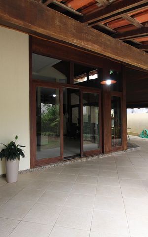 Casa de condomínio à venda com 428m², 4 quartos e 4 vagasVaranda