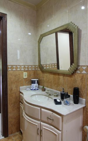 Casa de condomínio à venda com 428m², 4 quartos e 4 vagasBanheiro Social 1
