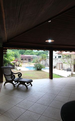 Casa de condomínio à venda com 428m², 4 quartos e 4 vagasVaranda
