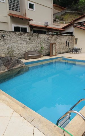 Casa de condomínio à venda com 428m², 4 quartos e 4 vagasPiscina