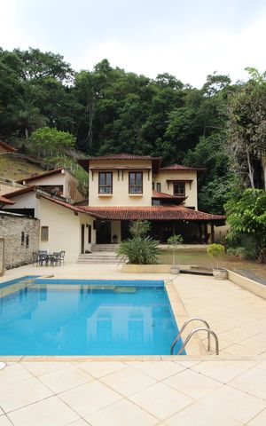 Casa de condomínio à venda com 428m², 4 quartos e 4 vagasPiscina