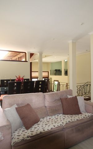Casa de condomínio à venda com 428m², 4 quartos e 4 vagasSala 2