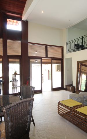Casa de condomínio à venda com 428m², 4 quartos e 4 vagasSala 1