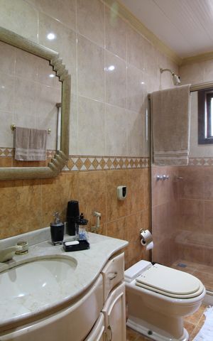 Casa de condomínio à venda com 428m², 4 quartos e 4 vagasBanheiro Social 1