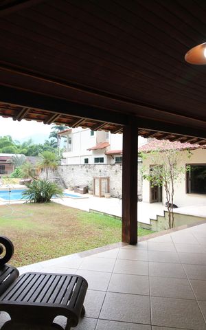 Casa de condomínio à venda com 428m², 4 quartos e 4 vagasVaranda