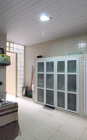 Casa de condomínio à venda com 428m², 4 quartos e 4 vagasÁrea de Serviço