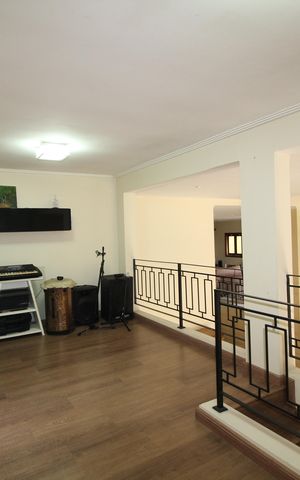 Casa de condomínio à venda com 428m², 4 quartos e 4 vagasSala 3 - Mezanino