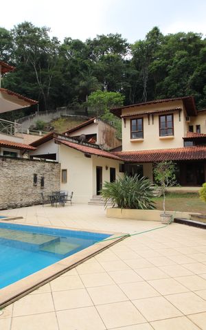Casa de condomínio à venda com 428m², 4 quartos e 4 vagasPiscina